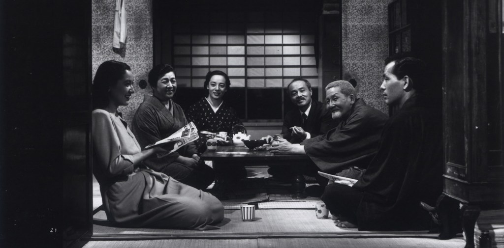 Nuances grises, robe blanche, doutes&nbsp;noirs